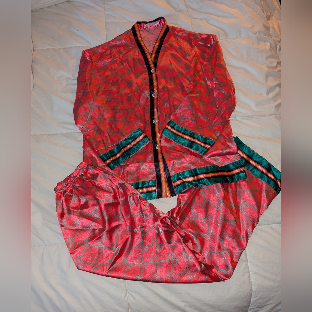 👑Super cute pajamas size small - Picture 8 of 10